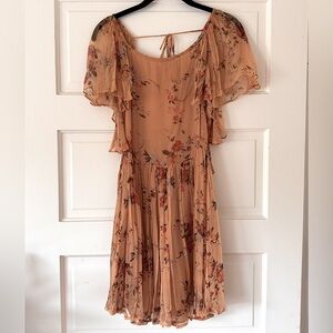 *Never Worn* Topshop Floral Low Back Flutter Dress // US Size 4